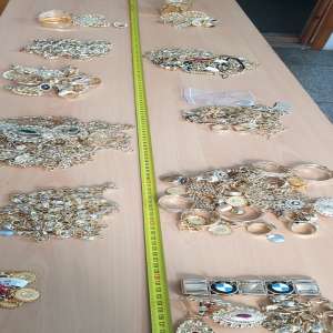 Peste 1.500 grame de bijuterii, fără documente, descoperite de poliţiştii de frontieră constănţeni