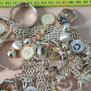 Peste 1.500 grame de bijuterii, fără documente, descoperite de poliţiştii de frontieră constănţeni