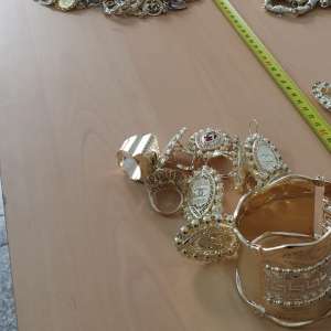 Peste 1.500 grame de bijuterii, fără documente, descoperite de poliţiştii de frontieră constănţeni