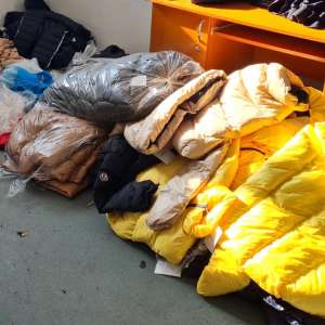 Peste 700 de bunuri susceptibile a fi contrafăcute, estimate la 110.000 de lei, descoperite de polițiștii de frontieră giurgiuveni