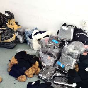 Peste 700 de bunuri susceptibile a fi contrafăcute, estimate la 110.000 de lei, descoperite de polițiștii de frontieră giurgiuveni