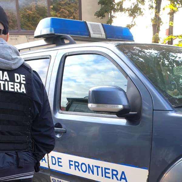 Percheziții domiciliare la persoane bănuite de contrabandă