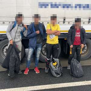 Treizeci cetăţeni străini, depistați de polițiștii de frontieră arădeni