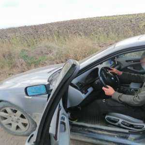 Tânăr, fără drept de a conduce, depistat în trafic de polițiștii de frontieră