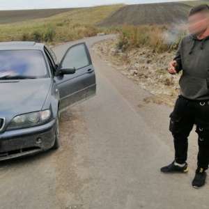 Tânăr, fără drept de a conduce, depistat în trafic de polițiștii de frontieră