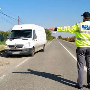 Conducea un ansamblu rutier, fără să aibă acest drept