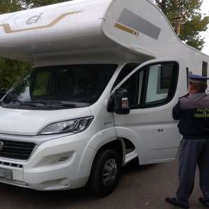 Rulotă de 60.000 euro căutată de autoritățile din Slovenia, indisponibilizată la PTF Siret