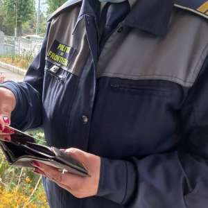 Fals procurat cu 800 de euro, descoperit la controlul de frontieră