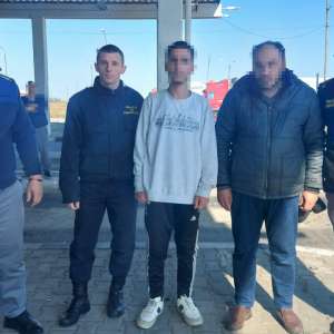 Doi cetățeni turci au încercat să intre ilegal în țară, folosind pașapoarte false
