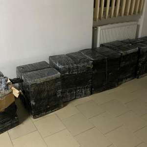Aproximativ 22.000 pachete cu țigări confiscate la frontiera de nord