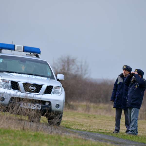 Trei cetăţeni străini opriţi din drumul ilegal spre vestul Europei