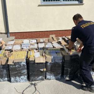 Peste 36.000 pachete cu țigări confiscate la frontiera cu Ucraina