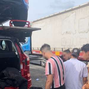 Patru tunisieni ascunși într-un automarfar, depistați la P.T.F. Nădlac II
