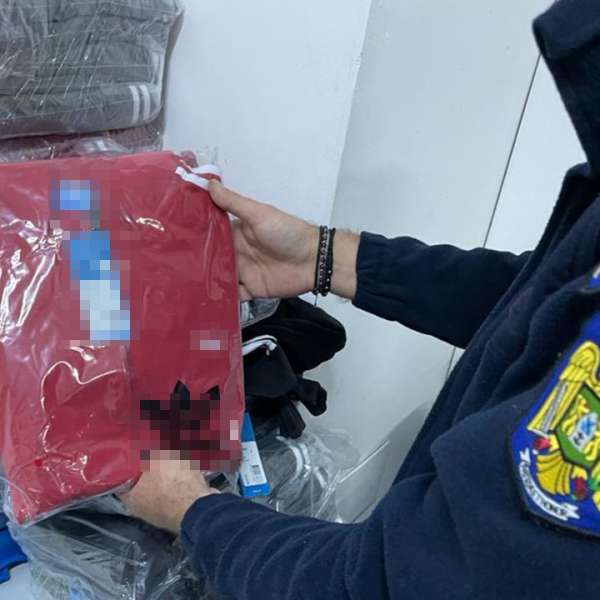 Bunuri contrafăcute, descoperite în cala unui autocar, la P.T.F. Giurgiu