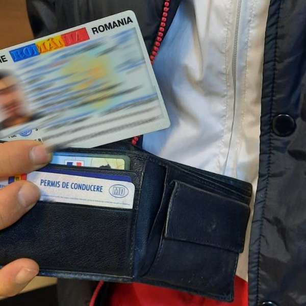 Cartea de identitate falsă procurată cu ajutorul unui prieten a fost descoperită de poliţiştii de frontieră