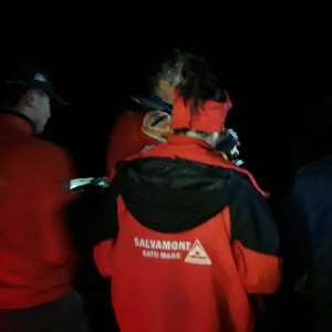 Doi motociclişti rătăciţi într-o pădure din apropierea frontierei de stat găsiţi de poliţiştii de frontieră şi salvamontişti