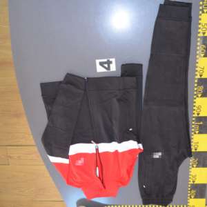 Articole vestimentare contrafăcute, confiscate la frontieră