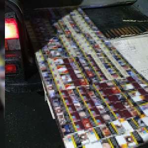 Țigarete în valoare de 16.000 de lei, ascunse într-un microbuz, descoperite la P.T.F Giurgiu