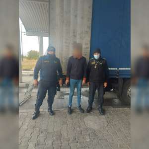 Trei cetățeni sirieni ascunşi în două autocamioane, depistați în P.T.F. Giurgiu