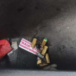 6 cartușe neletale ascunse în interiorul unui autoturism transportat pe platformă, descoperite la P.T.F. Albița