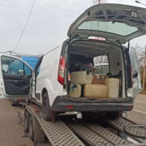 6 cartușe neletale ascunse în interiorul unui autoturism transportat pe platformă, descoperite la P.T.F. Albița