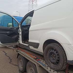 6 cartușe neletale ascunse în interiorul unui autoturism transportat pe platformă, descoperite la P.T.F. Albița