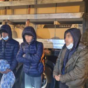 Patru cetăţeni străini depistați de polițiștii de frontieră arădeni
