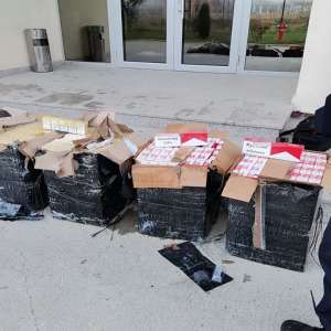 Țigări de contrabandă în valoare de 100.000 lei, confiscate la granița de nord