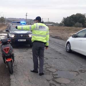 Gălățean cu permis de conducere necorespunzător,depistat conducând un moped neîmatriculat