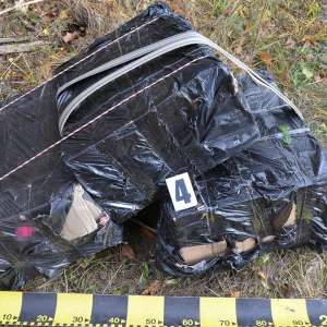 Un cetăţean român cercetat pentru contrabandă  și peste 26.000  pachete cu țigări confiscate la frontiera de nord