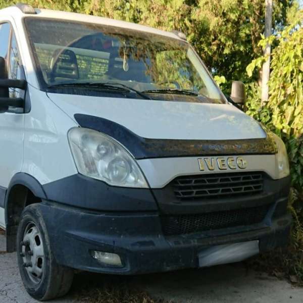 Autoutilitară furată de un tânăr fără permis de conducere