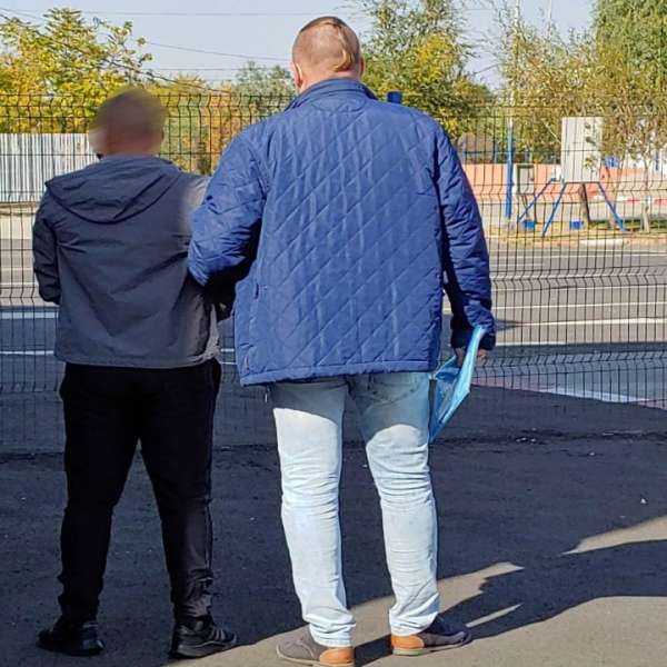 Urmărit pentru trafic de stupefiante, reținut în  Punctul de Trecere a Frontierei Oancea