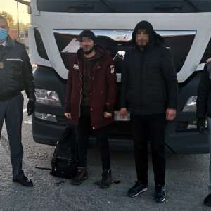 Doi cetățeni sirieni, ascunși într-un ansamblu rutier, depistați la P.T.F. Giurgiu