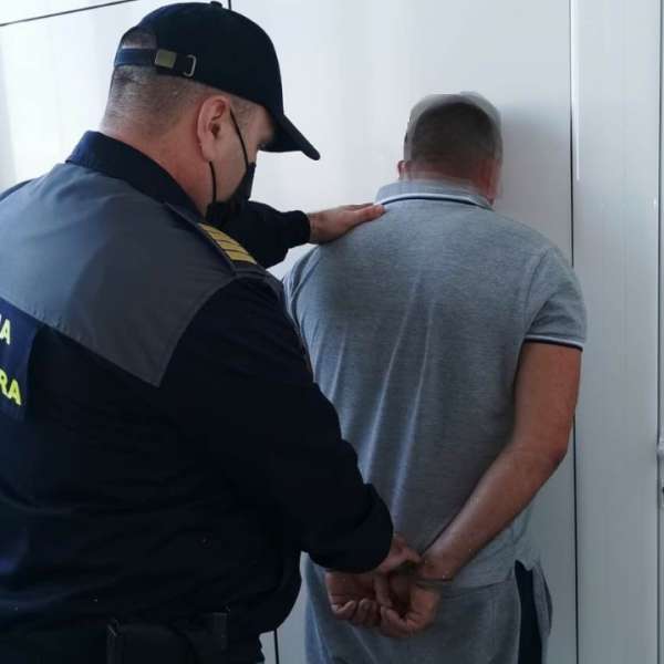 Membrul unui grup infracţional organizat căutat pentru trafic de droguri, reținut în  Punctul de Trecere a Frontierei Stânca
