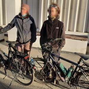 Doi francezi care vroiau să ajungă în Grecia pe biciclete, depistaţi polițiștii de frontieră în timp ce intenţionau să treacă ilegal frontiera în Bulgaria