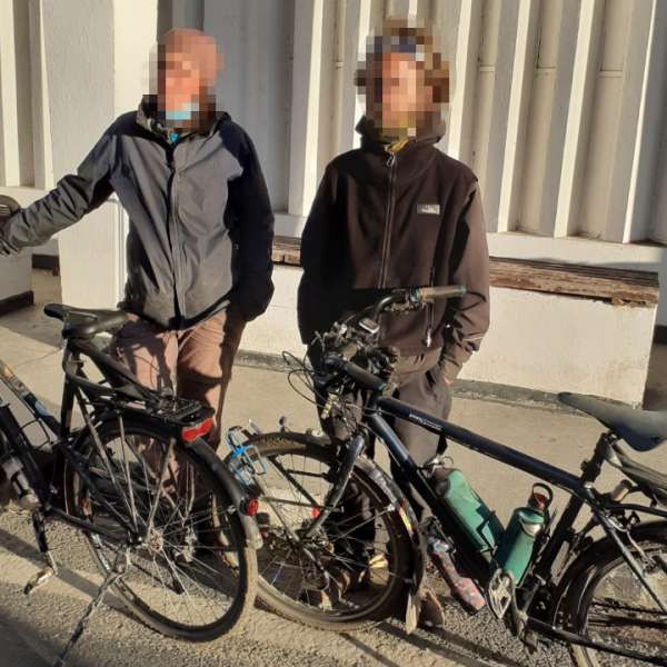 Doi francezi care voiau să ajungă în Grecia pe biciclete, depistaţi de polițiștii de frontieră în timp ce intenţionau să treacă ilegal frontiera în Bulgaria