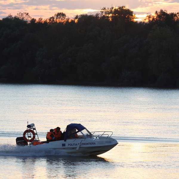 Peste 1.200 de metri de plase monofilament îndepărtate din râul Prut