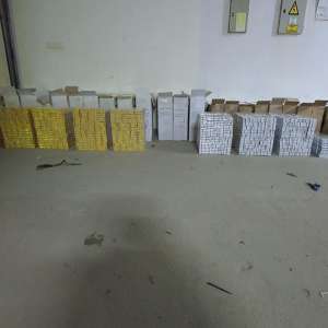 Focuri de armă pentru reținerea unui cetățean ucrainean și 21.000 pachete țigări confiscate la graniţa cu Ucraina