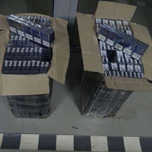 Peste 18.000 de pachete cu țigări de contrabandă, confiscate la frontiera cu Ucraina