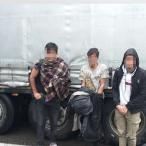 Zece cetăţeni străini depistați de polițiștii de frontieră arădeni