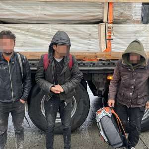 Zece cetăţeni străini depistați de polițiștii de frontieră arădeni