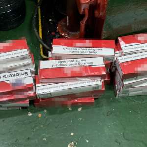 Țigări de proveniență duty free, nedeclarate, descoperite de polițiștii de frontieră în portul Constanța