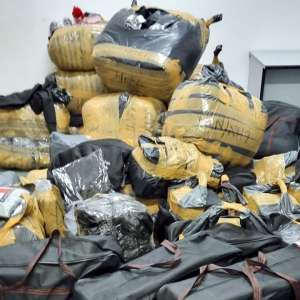 Bunuri achiziţionate din Turcia, susceptibile a fi contrafăcute, descoperite de poliţiştii de frontieră giurgiuveni