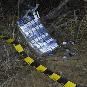 Peste 11.000 de pachete cu țigări de contrabandă, confiscate la frontiera cu Ucraina