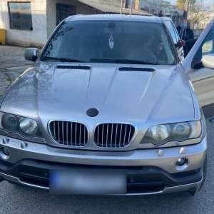 Doi cetățeni români arestați preventiv pentru trafic de migranți