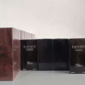 Sute de parfumuri, articole vestimentare și de marochinărie, susceptibile a fi contrafăcute, descoperite în P.T.F. Giurgiu