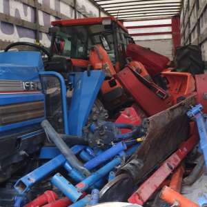 18 tone de deșeuri din componente de utilaje agricole, descoperite în două autocamioane sosite din Turcia