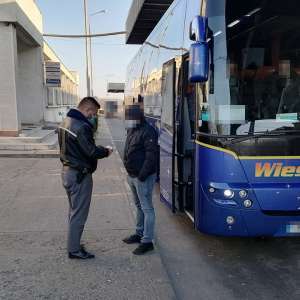 Autocar radiat din circulaţie, descoperit în trafic