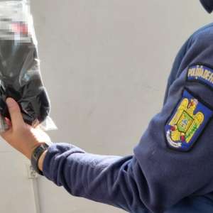 1.500 de bunuri contrafăcute,  descoperite de către poliţiştii de frontieră giurgiuveni