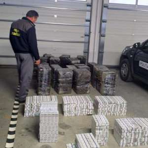 Țigări în valoare de 350.000 de lei confiscate la frontiera cu Ucraina